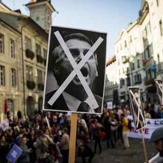 Manifestation contre le candidat Jair Bolsonaro à Lausanne, samedi 20.10.2018. [Keystone - Jean-Christophe Bott]