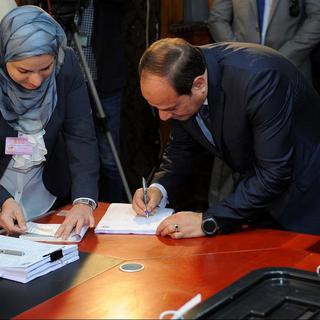 Le président sortant Abdel Fattah al-Sissi, vu ici en train de voter, est quasi assuré de remporter l'élection présidentielle en Egypte. [EPA/Keystone - Présidence égyptienne]