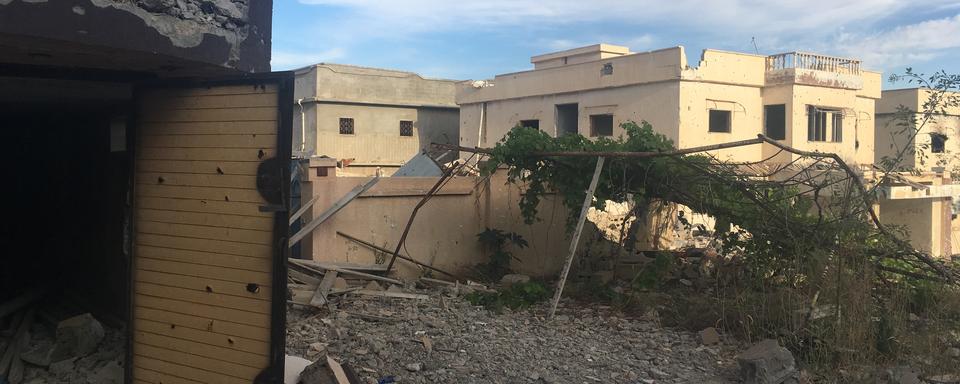 Un quartier ravagé par la guerre, au centre de Syrte. [RTS - Maurine Mercier]