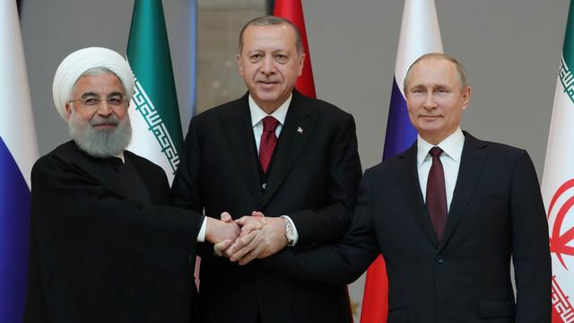 Hassan Rohani (à gauche), Recep Tayyip Erdogan (au centre) et Vladimir Poutine.