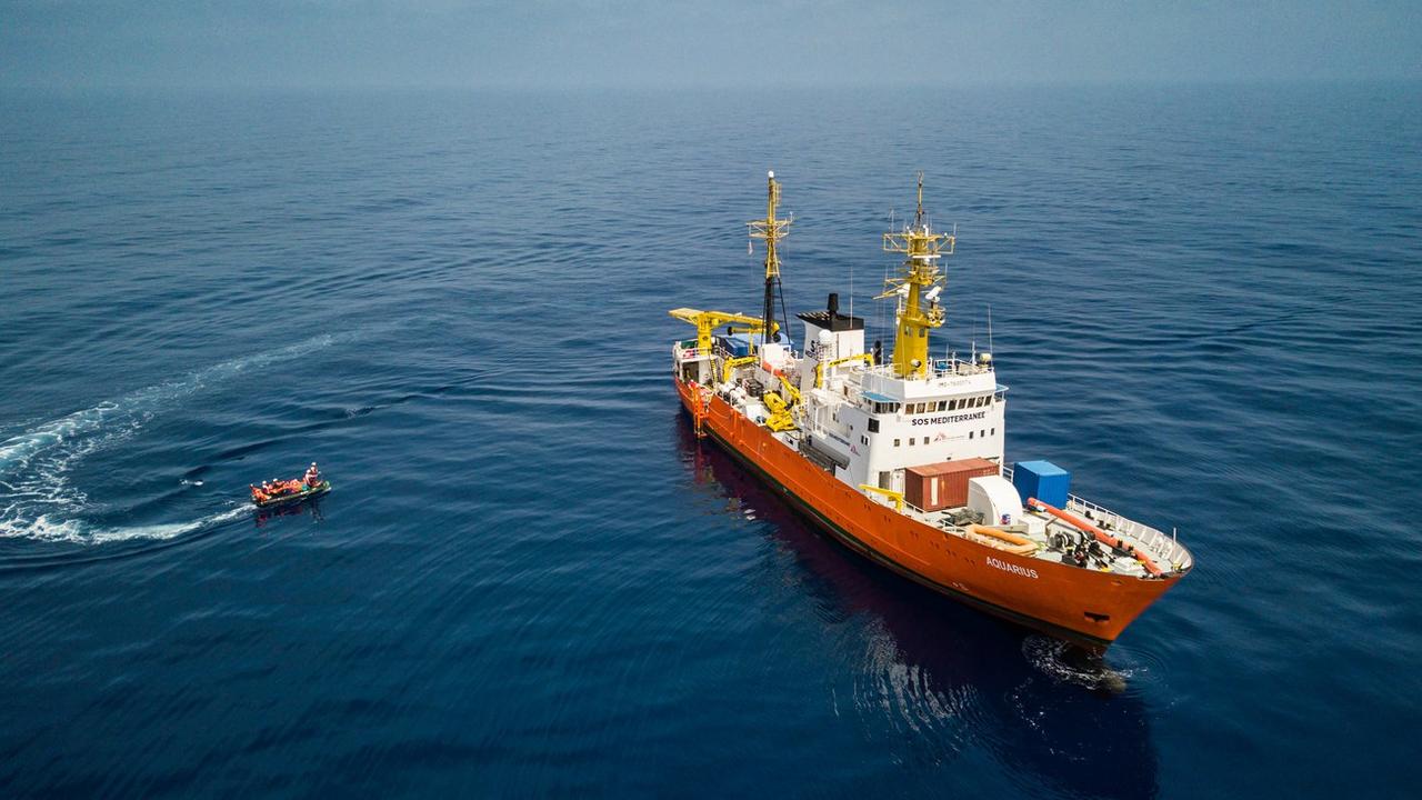 L'Aquarius, le bateau de l'ONG SOS Méditerranée. [Keystone - EPA/CHRISTOPHE PETIT TESSON]