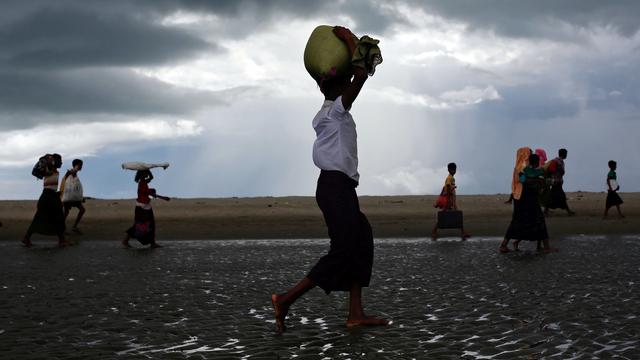 Réfugiés rohingyas entrant au Bangladesh pour fuir les violences, 11.09.2017. [Reuters - Danish Siddiqui]