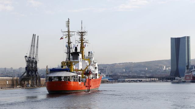 Le navire Aquarius, photographié dans le port de Marseille. [EPA/Keystone - Guillaume Horcajuelo]