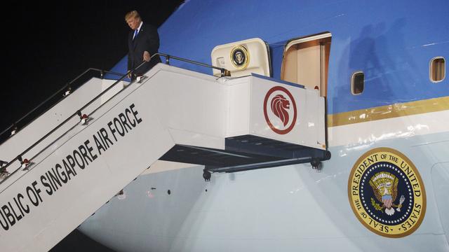 Le président américain Donald Trump à son arrivée à Singapour. [Keystone - AP Photo/Evan Vucci]