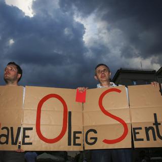 Des manifestants réclament la libération du réalisateur ukrainien Oleg Sentsov. [NurPhoto/AFP - Beata Zawrzel]