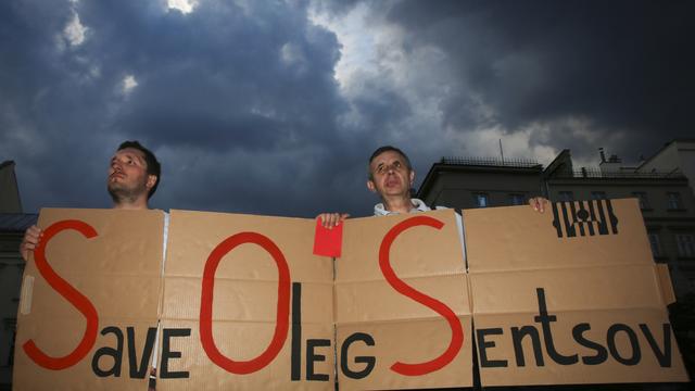 Des manifestants réclament la libération du réalisateur ukrainien Oleg Sentsov. [NurPhoto/AFP - Beata Zawrzel]