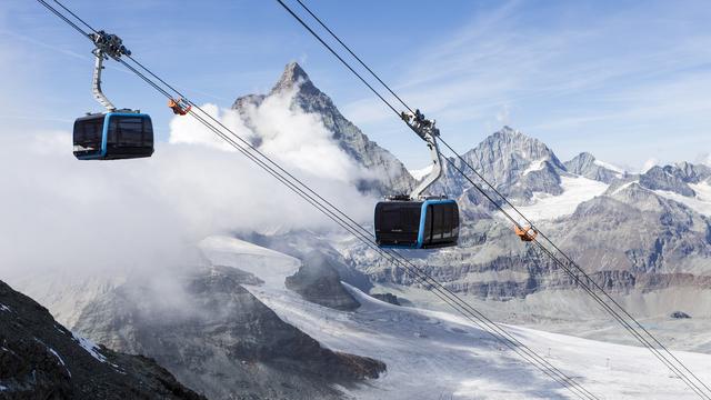 La "Matterhorn glacier ride" est la télécabine tricâble la plus haute du monde, selon ses concepteurs. [Keystone - DOMINIC STEINMANN]