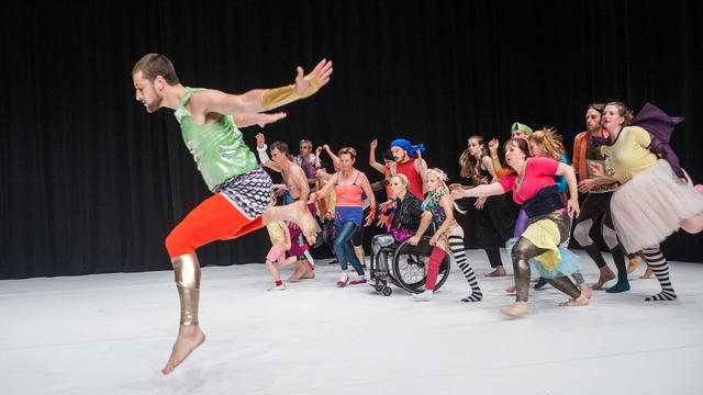 Une photo du spectacle "Gala" du chorégraphe français Jérôme Bel. [batie.ch - Bernhard Müller]