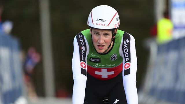 Stefan Küng a été victime de la première chute de la journée à 166 km de Roubaix. [Marit Hommedal]