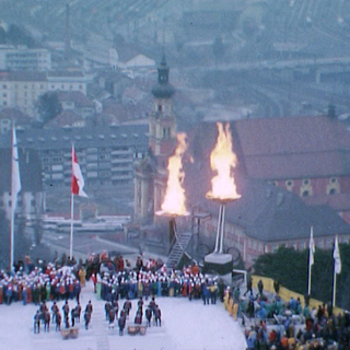 1976: la flamme olympique brûle sur Innsbruck. [RTS]