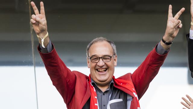 Guy Parmelin (en rouge) a apprécié la soirée à Kaliningrad. [Laurent Gillieron]