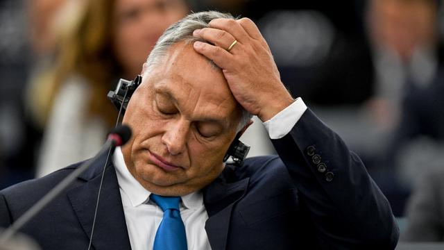 Viktor Orban devant les eurodéputés mardi. [Keystone - EPA/Patrick Seeger]