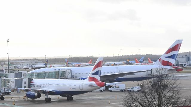 Perturbé depuis mercredi, le trafic a partiellement repris vendredi matin à Gatwick. [Keystone - EPA/FACUNDO ARRIZABALAGA]