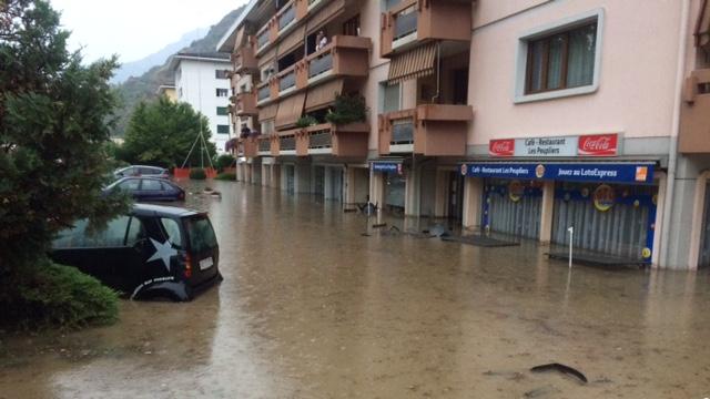 En 40 minutes, des centaines de caves ont été inondées à Sion. [RTS - Claudine Gaillard Torrent]