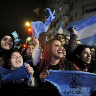 Le vote su Sénat argentin a été accueilli par des cris de joie parmi les militants anti-IVG. [AP/Keystone - Luisa Balaguer]