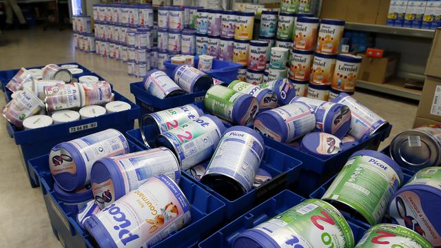 Des produits Lactalis retirés des rayons dans un supermarché. [Keystone - Bob Edme]