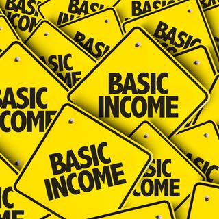 Basic income. [Fotolia - gustavofrazao]