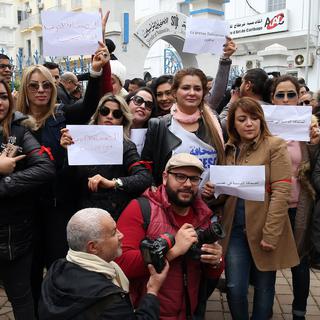 Journalistes tunisiens inquiets au lendemain de la visite d'Emmanuel Macron. [Keystone - Mohamed Messara]
