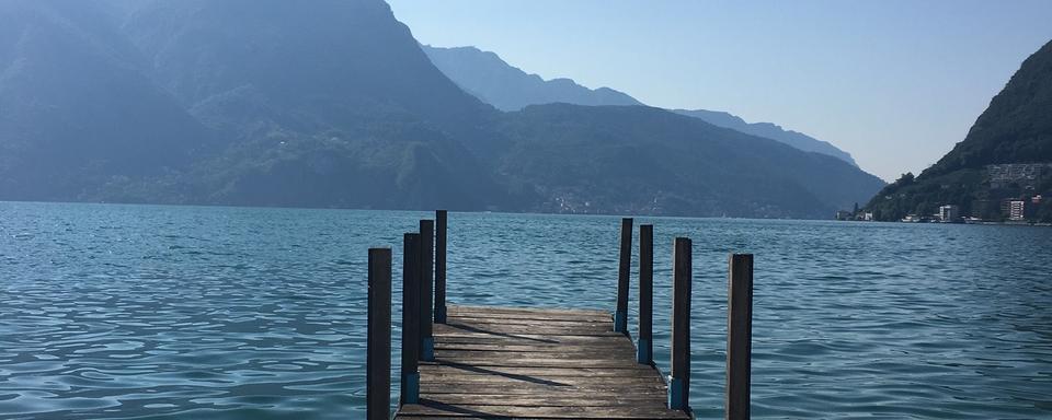 Au bord du lac de Lugano avec Daniele Finzi Pasca. [RTS - Karine Vasarino]