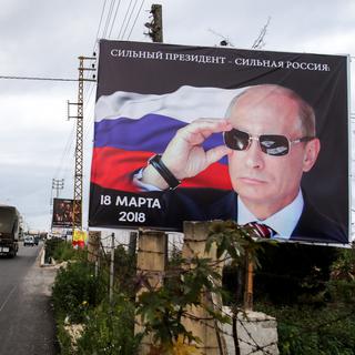 Une affiche de campagne appelant à voter pour Vladimir Poutine le 18 mars. [AFP - Mahmoud Zayyat]