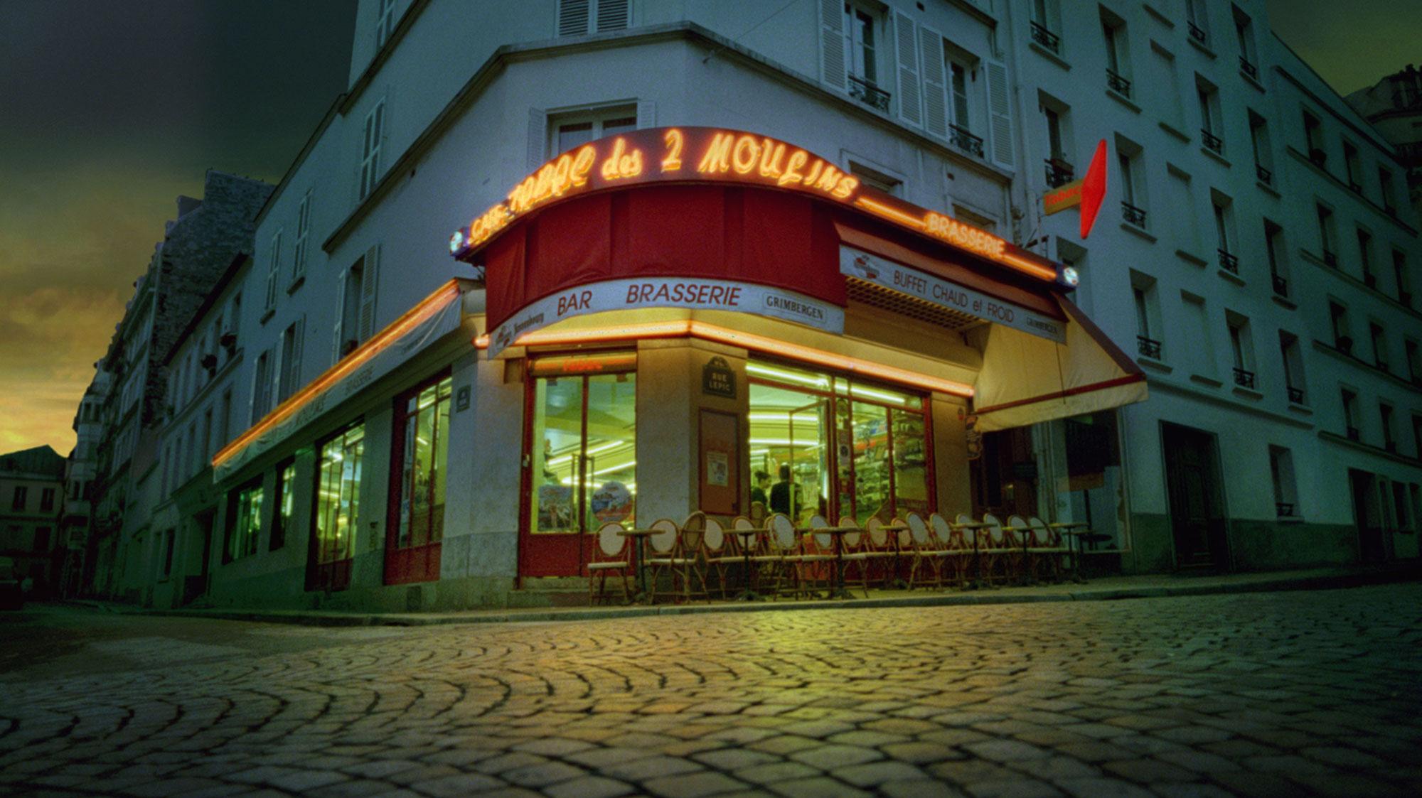La terrasse du café des Deux Moulins dans "Le fabuleux destin d'Amélie Poulain". [AFP - Claudie Ossard Productions / UGC]