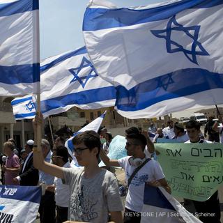 Des milliers de personnes ont manifesté en Israël contre la loi controversée dite de l’Etat-Nation, le 9 août 2018. [AP/Keystone - Sebastian Scheiner]