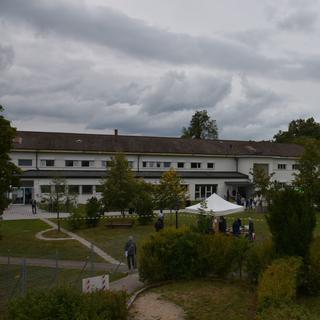 Portes ouvertes au centre fédéral pour demandeurs d'asile de Boudry (NE). [RTS - Gaël Klein]