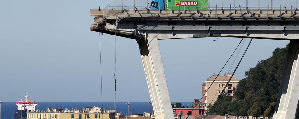 Le pont Morandi de Gênes photographié mercredi matin 15.08.2018. [Reuters - Stefano Rellandini]