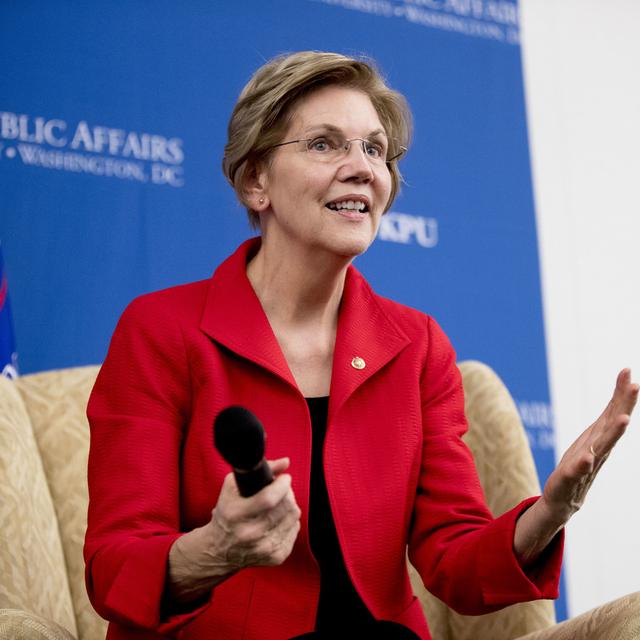 Elizabeth Warren lors d'un discours à l'Université de Washington en novembre dernier. [Keystone - AP Photo/Andrew Harnik]