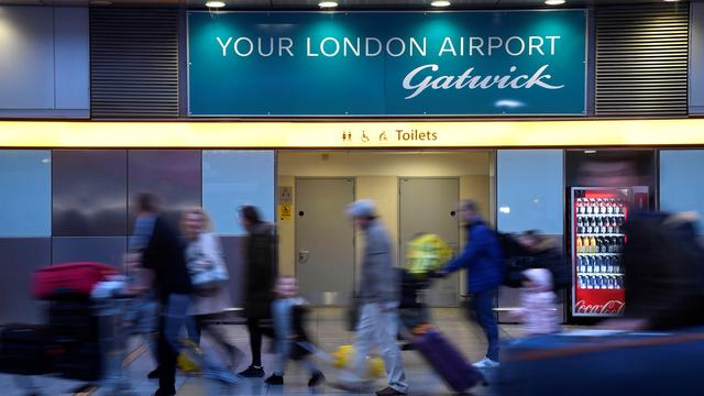 Plus de 140'000 voyageurs ont été impactés par ces vols de drones suspects aux alentours de l'aéroport de Gatwick. [Reuters - Toby Melville]