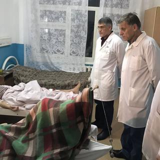 L'un des blessés de l'attaque contre l'église orthodoxe de Kizliar. [EPA/Keystone]