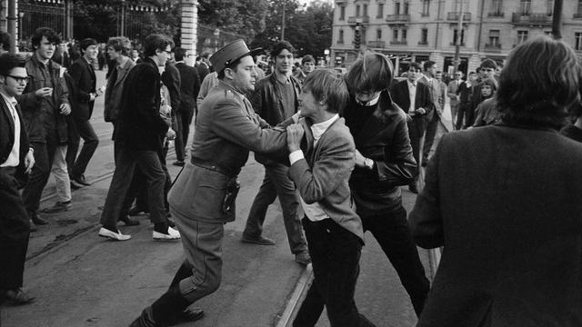 Manifestation contre la Journée de l'armée à Genève le 15 mai 1968. [Keystone - STR]