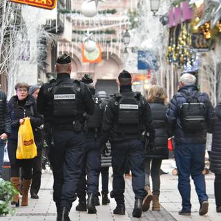 Le Marché de Noël de Strasbourg au lendemain de l'attaque qui a fait au moins 3 morts. [RTS - Gaël Klein]