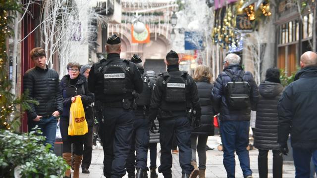 Le Marché de Noël de Strasbourg au lendemain de l'attaque qui a fait au moins 3 morts. [RTS - Gaël Klein]