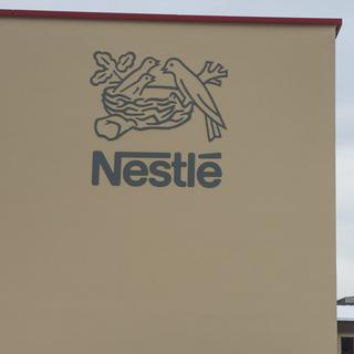 Le logo de Nestlé à Vers-chez-les-Blanc, près de Lausanne, en 2013.