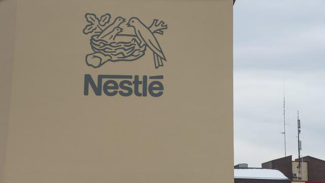 Le logo de Nestlé à Vers-chez-les-Blanc, près de Lausanne, en 2013.