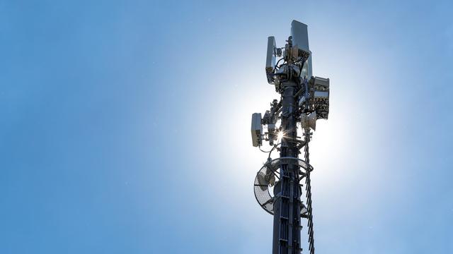 Une antenne téléphonique photographiée à Oerlikon, dans le canton de Zurich. [Keystone - Aladin Klieber]