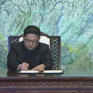 Les deux dirigeants coréens ont signé une déclaration conjointe. [Keystone - Korea Broadcasting System via AP]