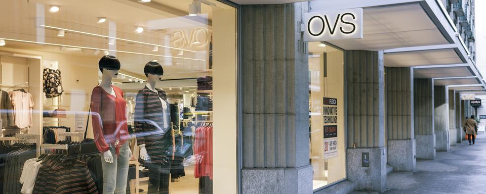 Le groupe OVS a dû renoncer à ses magasins en Suisse. [Keystone - Christian Beutler]