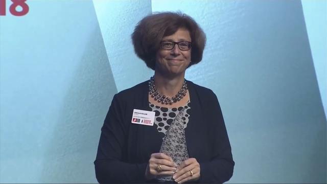 La physicienne suisse Ursula Keller, professeure à l'EPFZ, est la lauréate du Prix de l'inventeur européen 2018. [European Inventor Award 2018 Ceremony (Capture d'écran)]