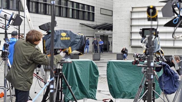 Les médias se massent à l'entrée du tribunal de district de Lenzburg, à Schafisheim, dans le canton d'Argovie, où est jugé le cas du quadruple meurtre de Rupperswil en 2015.