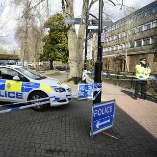 La police britannique à Salisbury, où l'ex-espion russe Sergueï Skripal et sa fille ont été empoisonnés. [keystone - Neil Hall]