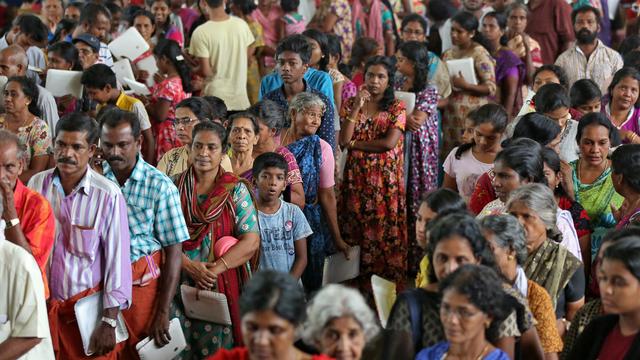 Des personnes ayant fuit les inondations dans le Kerala sont prises en charge dans des camps de déplacés. [Reuters - Sivaram V]