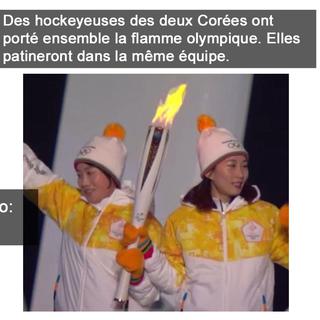 Deux hockeyeuses portent la flamme olympique: l’une vient de Corée du Nord, l’autre de Corée du Sud, et elles patinent dans la même équipe aux JO.