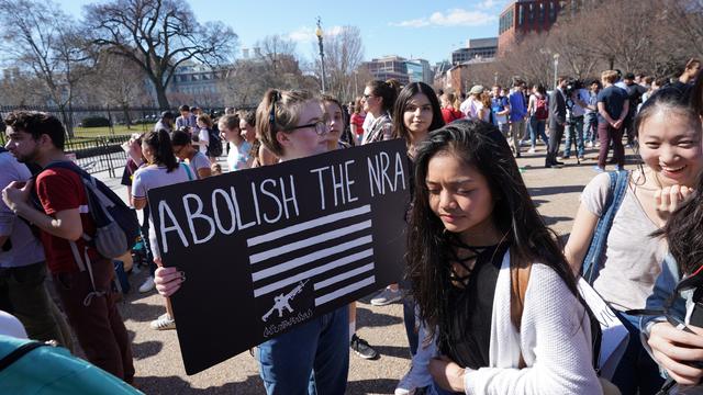 Des centaines d'élèves manifestant à Washington, le 21 février. [afp - Mandel Ngan]