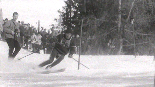Skieur en action au Mont-Lachaux en 1963. [RTS]