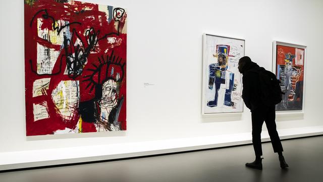 Une rétrospective d’envergure est consacrée au taggeur new-yorkais Jean-Michel Basquiat à Paris. [Keystone/EPA - Etienne Laurent]