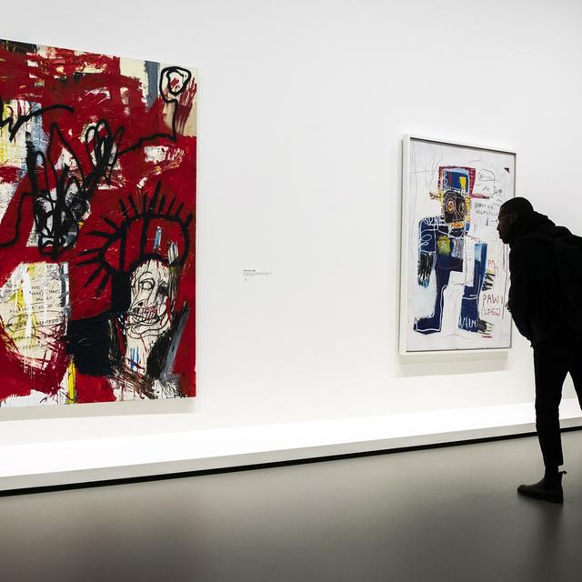 Une rétrospective d’envergure est consacrée au taggeur new-yorkais Jean-Michel Basquiat à Paris. [Keystone/EPA - Etienne Laurent]