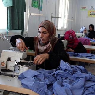 Réfugiées syriennes dans un atelier de couture du camp de Zaatari. [EPA/Keystone - Jamal Nasrallah]