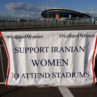 Des Iraniennes sont venues faire entendre leur voix à l'occasion du Mondial en Russie. [RTS - Isabelle Cornaz]
